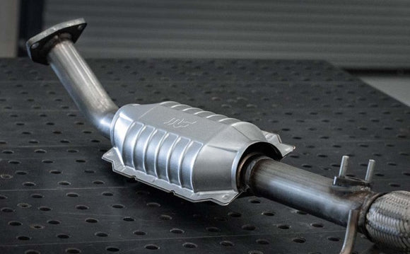 MagnaFlow Direct Fit Catalytic Converter 96 Bronco F150/F250 2 Conv